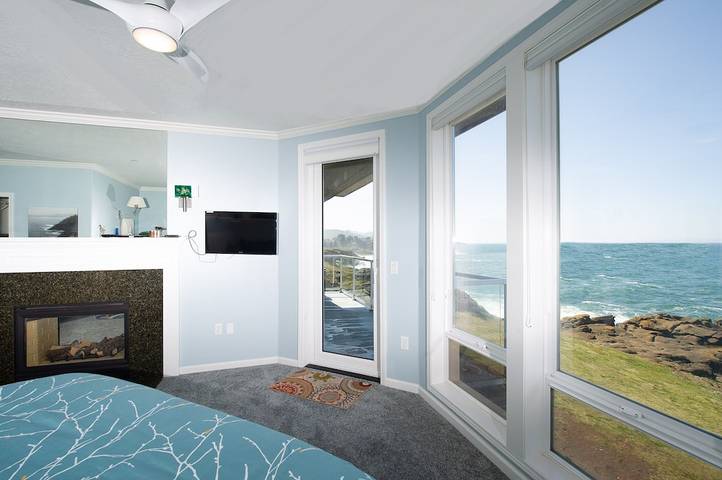 Vacation rental for 4 people, with balcony and hot tub in Depoe Bay