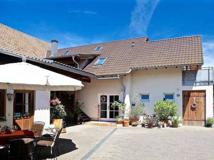 Ferienhaus für 4 Personen, mit Balkon und Garten in Buggingen