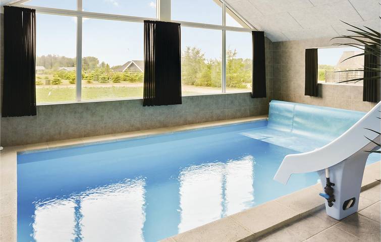 Ferienhaus für 14 Personen, mit Terrasse und Whirlpool sowie Garten und Pool in Råbylille Strand - 2
