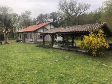 Gîte pour 6 personnes, avec jardin à Linxe