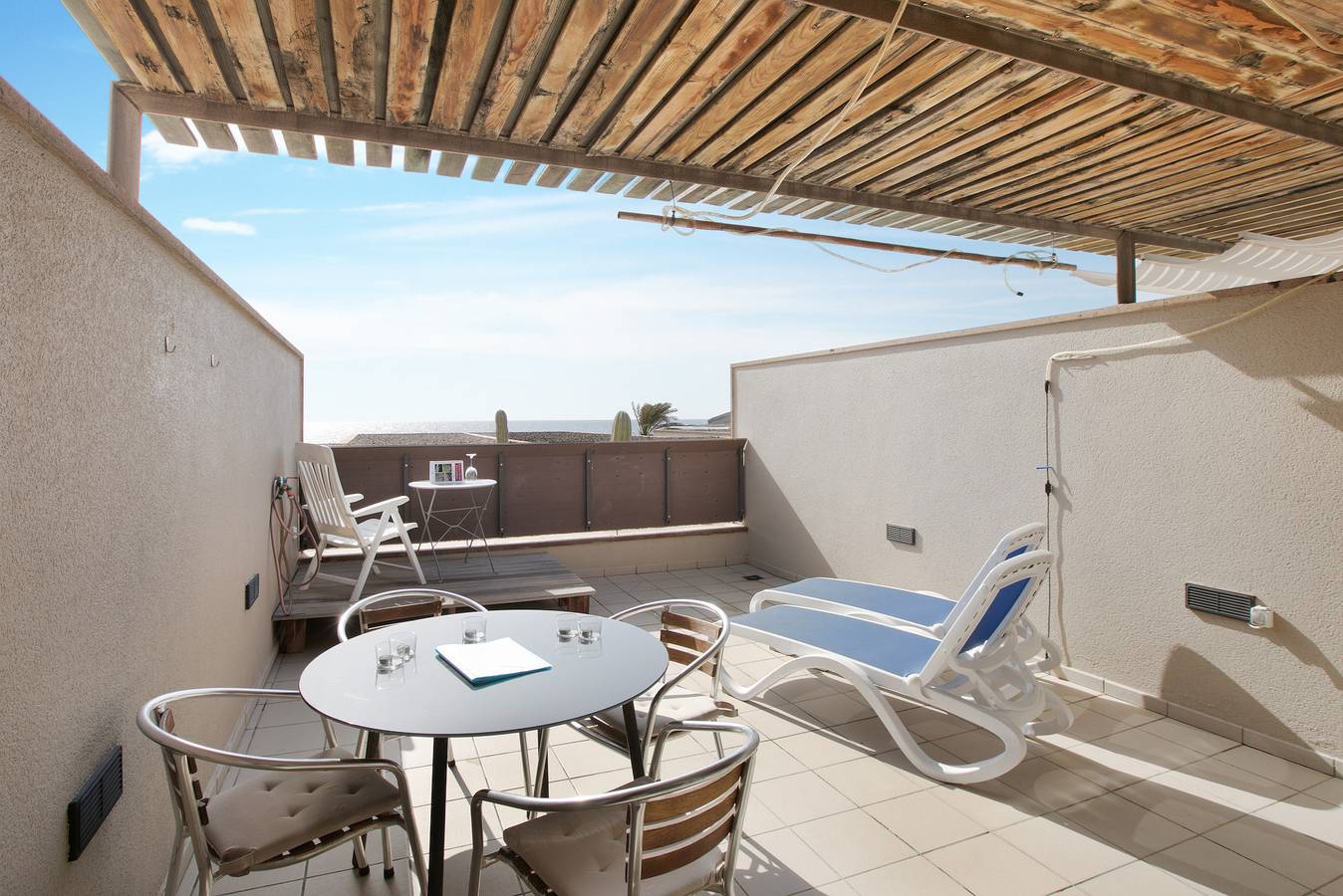 Apartamento entero, Apartamento de vacaciones 'Casa Médano 25 By Médano Rentals' con vistas al mar, terraza y Wi-Fi in Playa el Médano, Granadilla de Abona