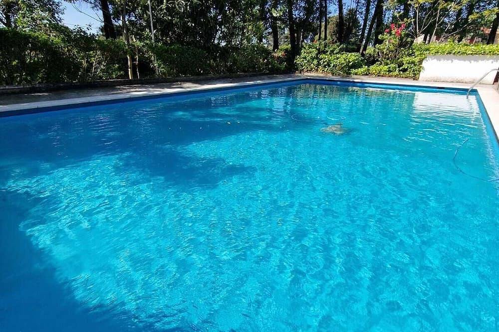 Rural house 5min from Salamanca, 5000m² with swimming pool and barbecue in Calvarrasa de Abajo, Salamanca Provinz