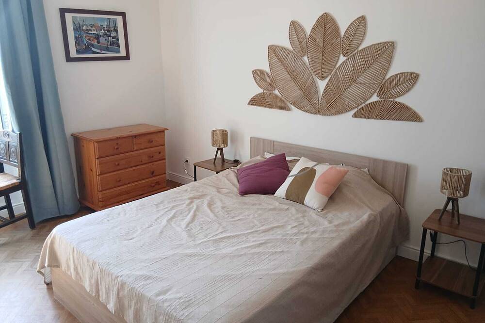 Maison en pierre à 600 mètres de la mer avec jardin et terrasse. in Plomodiern, Iroise