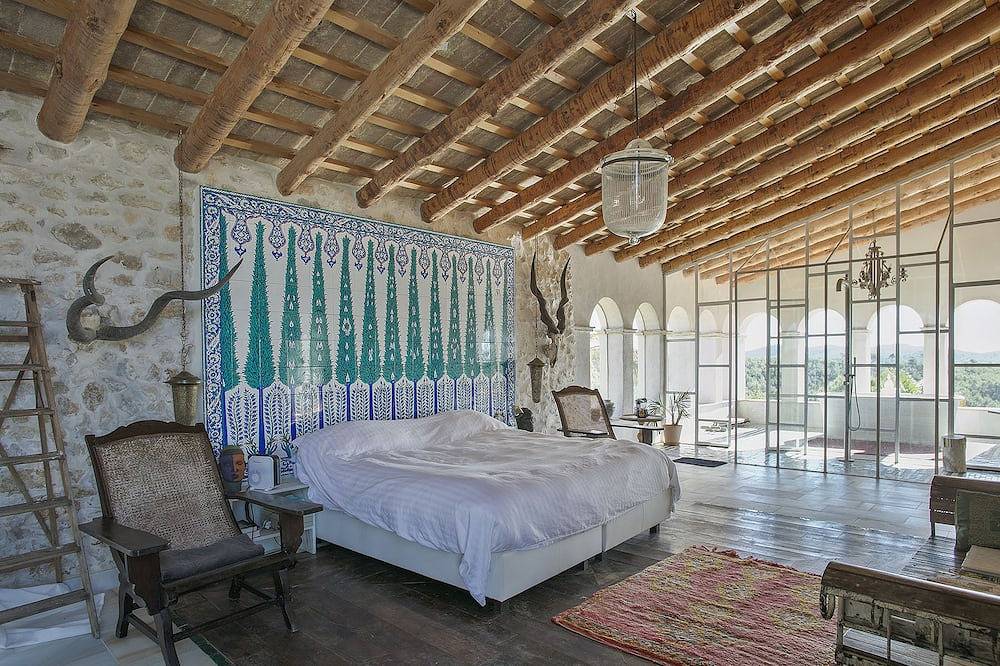 Exquisitely renovated 2500sqm Typical Catalan Villa in the heart of Natural Park in Olivella, Garraf