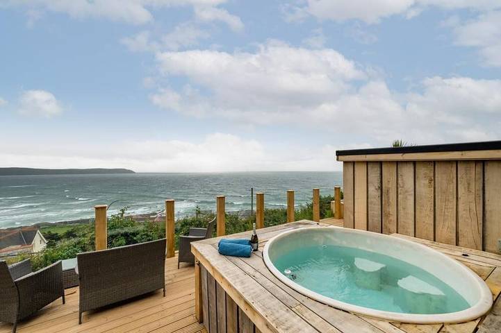 Cottage for 12 people, with garden and pool as well as hot tub in Woolacombe
