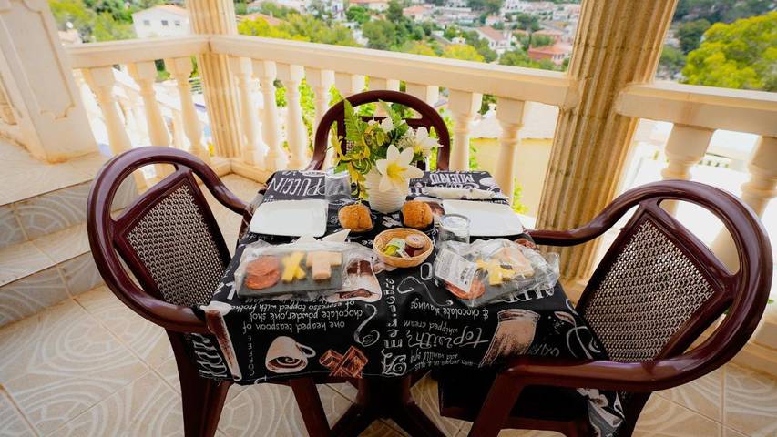 Location de vacances pour 3 personnes, avec jardin et vue ainsi que terrasse et piscine à Cubelles - 4