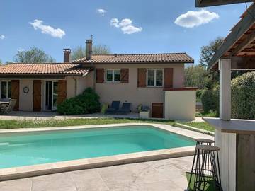 Gîte pour 6 personnes, avec vue ainsi que jardin et piscine à Blanquefort