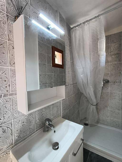 Appartement entier, One-Bedroom Apartment in Sainte-Agnès, Côte méditerranéenne (France)
