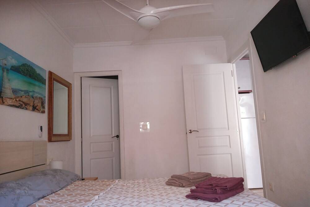 Apartamento entero, Apartamento 'Orientados Al Sur Yeyo Marina' con Terraza Compartida, Wi-Fi y Aire Acondicionado in San Fulgencio, Costa Blanca