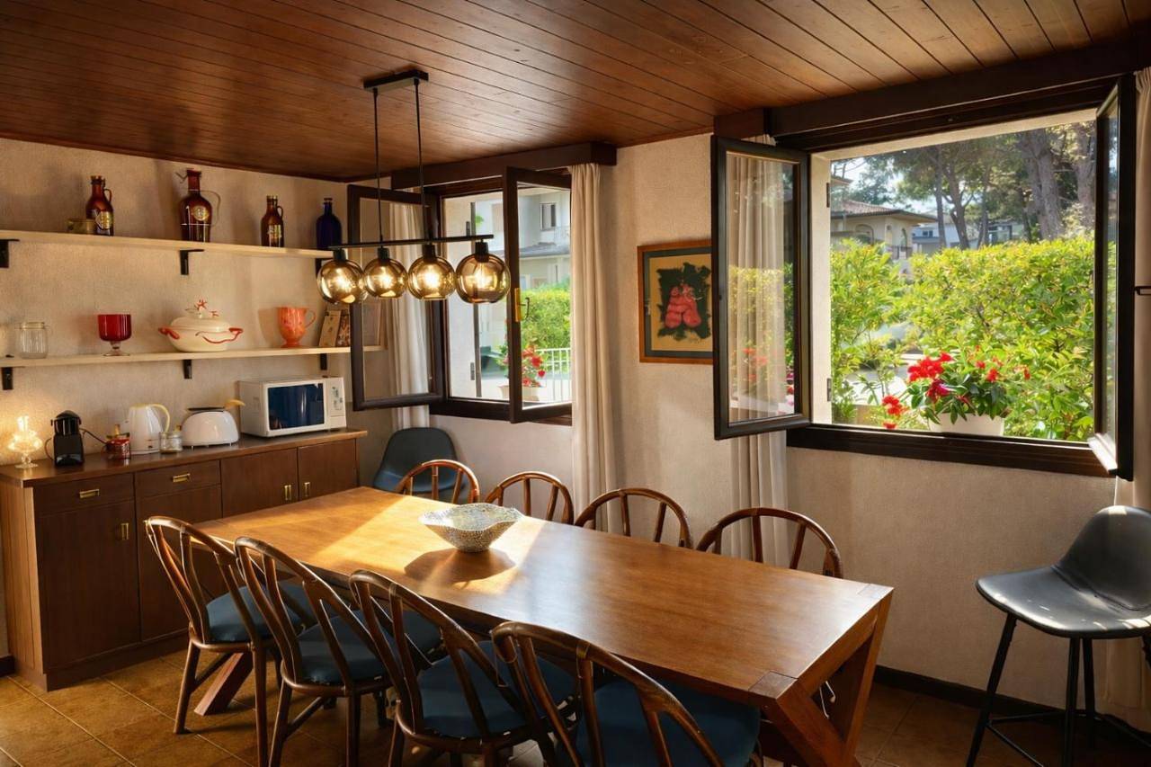 Villa sunshine with shared pool in Lignano Pineta, Lignano Sabbiadoro