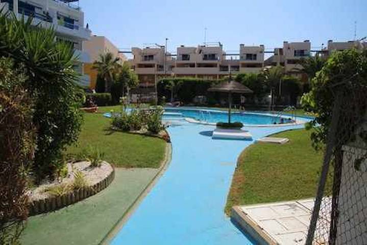 Vakantieappartement voor 4 personen, with kinderzwembad and balkon as well as tuin in Orihuela Costa
