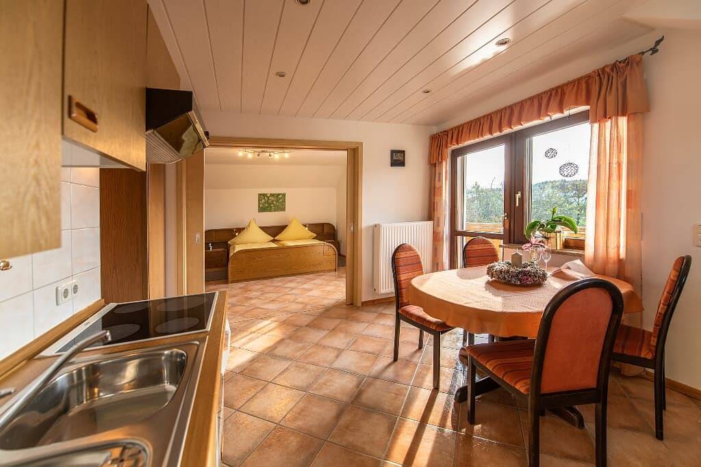 Ferienwohnung Haus Hanni - Ruhig gelegene Ferienwohnung (50 qm) für 2 Personen mit Balkon in Moosbach, Naturpark Nördlicher Oberpfälzer Wald