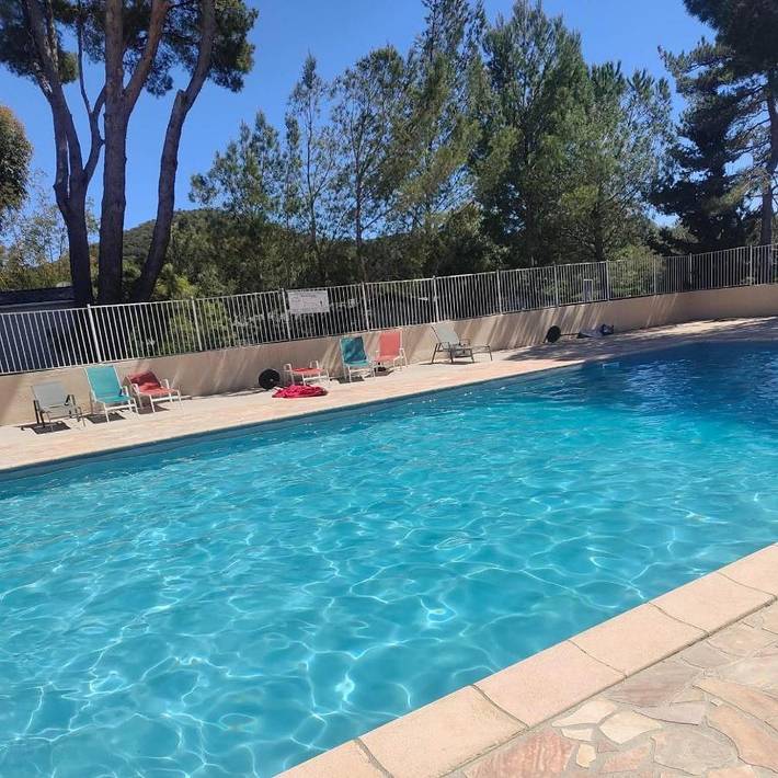 Camping für 6 Personen, mit Terrasse und Garten sowie Pool in La Londe-les-Maures