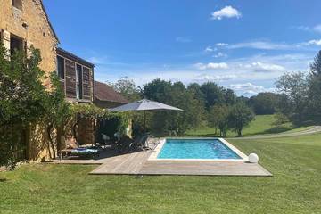 Location de vacances pour 8 personnes, avec terrasse et jardin à Saint-Laurent-la-Vallée