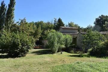 Gîte pour 6 personnes, avec piscine ainsi que jardin et terrasse à Portes-en-Valdaine
