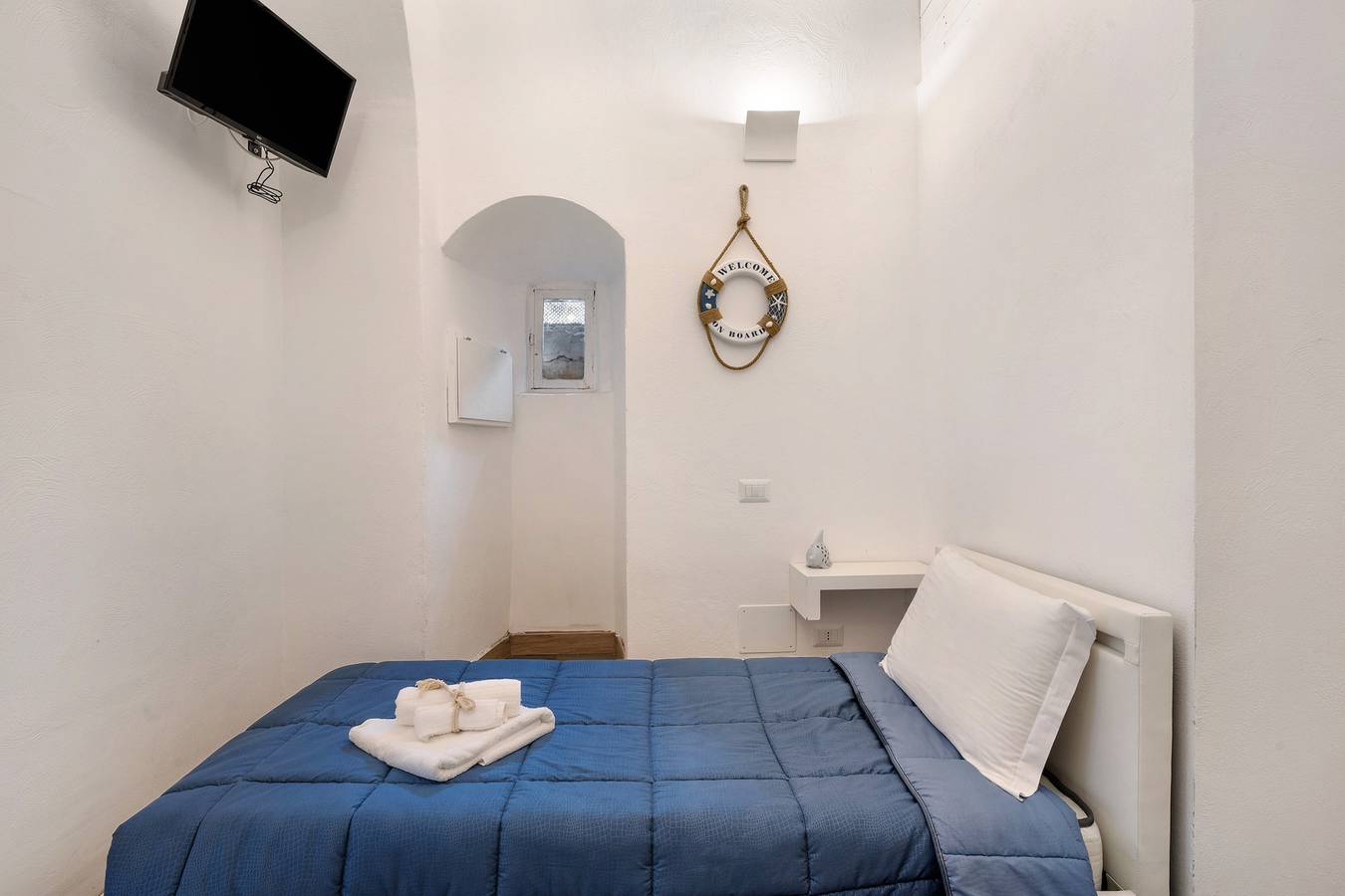 Room 'Al Corso' with Wi-Fi and Air Conditioning in Salerno, Tyrrhenian Coast Campania