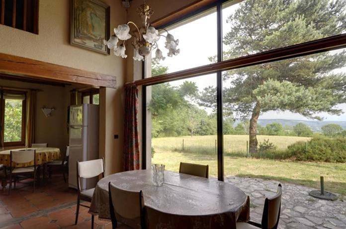 Location de vacances pour 10 personnes, avec Terrasse ainsi que Jardin et Vue dans Saint-Salvy-de-la-Balme - 4