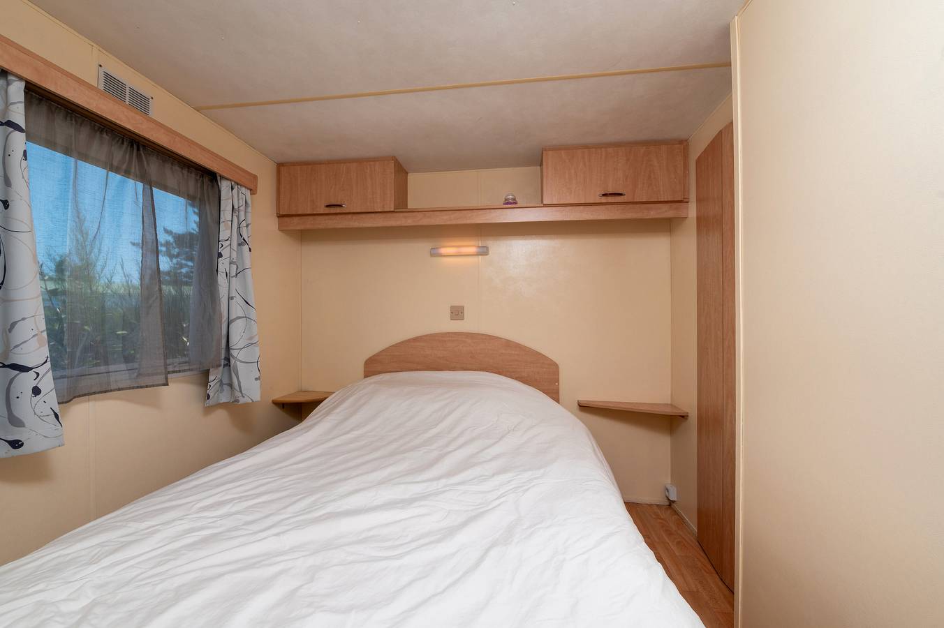 Mobil Home 'Kervoyal 56' con terraza privada y jardín compartido in Damgan, Côte des Mégalithes