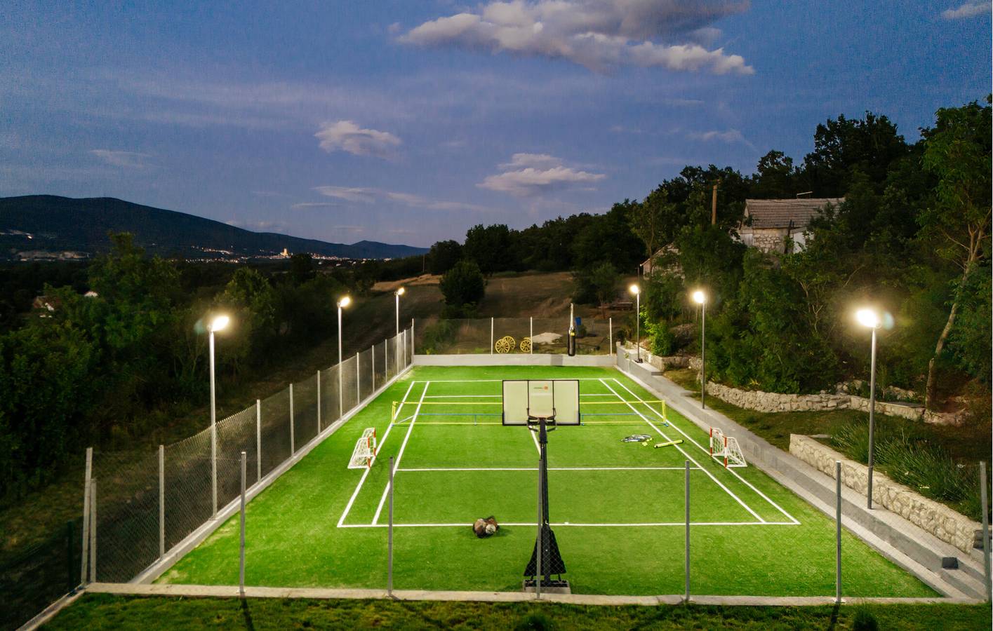 Reizende 2-Zimmer-Wohnung mit Pool, WLAN und Terrasse in der Nähe des Flusses Ričina in Imotski, Makarska Riviera