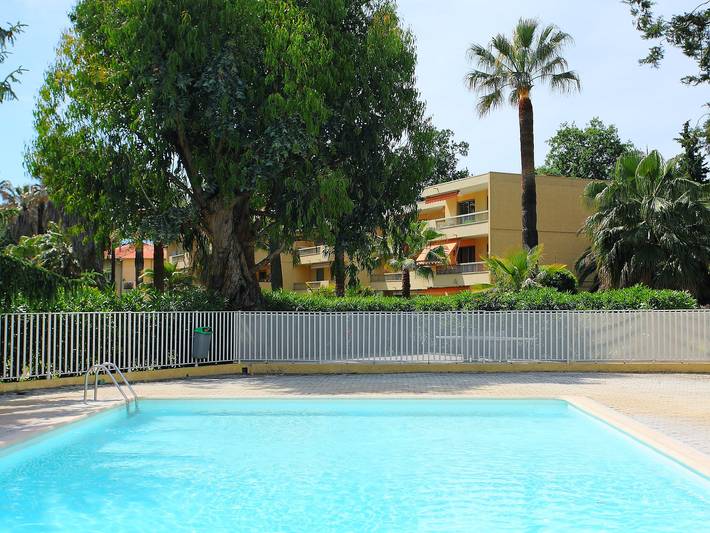Ferienwohnung für 4 Personen, mit Terrasse und Kinderpool sowie Garten in Antibes - 2