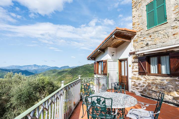 Rustico per 5 persone, con Balcone e Terrazza nonché Giardino in 