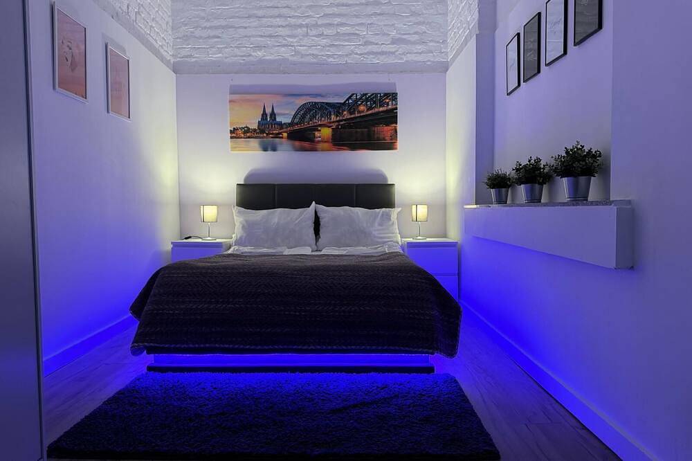 Entire apartment, Quiet 1 Zkb apartments in a prime location. Direct proximity to Com & old town in Cologne, Rhineland