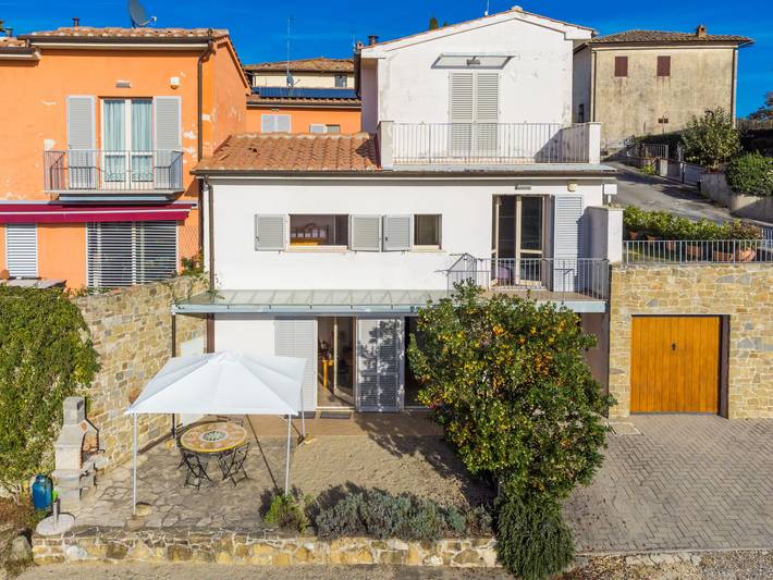 Agriturismo per 4 persone, con Balcone e Terrazza nonché Giardino e Panorama a Castellina in Chianti