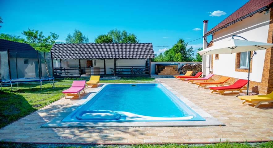 Domek letniskowy dla 11 osób, z Jacuzzi i Taras oraz Ogród i Basen w Rumunia