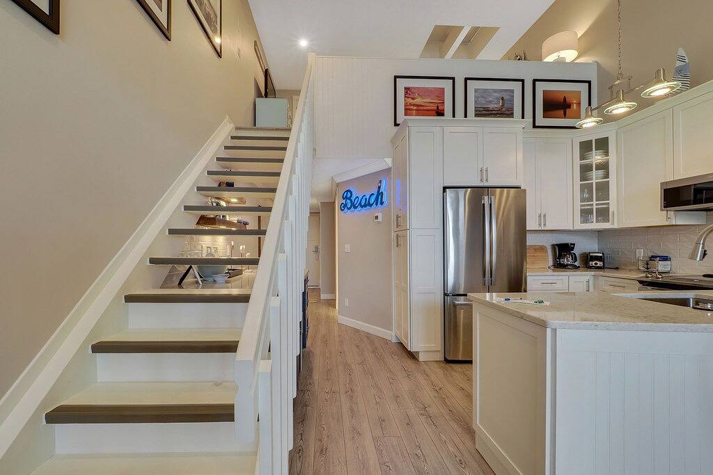 Ganze Wohnung, 344Ewi Soaring Ceilings| Downtown Charlevoix | Pool, Hot Tub, Sauna in Charlevoix, Charlevoix County