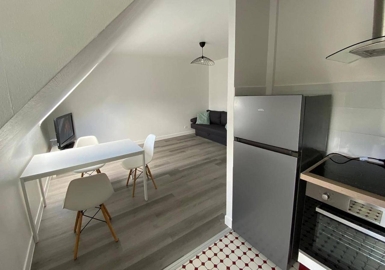 Appartement entier, One-Bedroom Apartment in Landerneau, Région de Brest