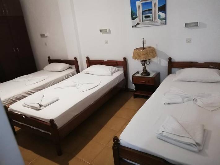 Gîte pour 2 personnes, avec terrasse ainsi que vue et jardin à Karterados - 2