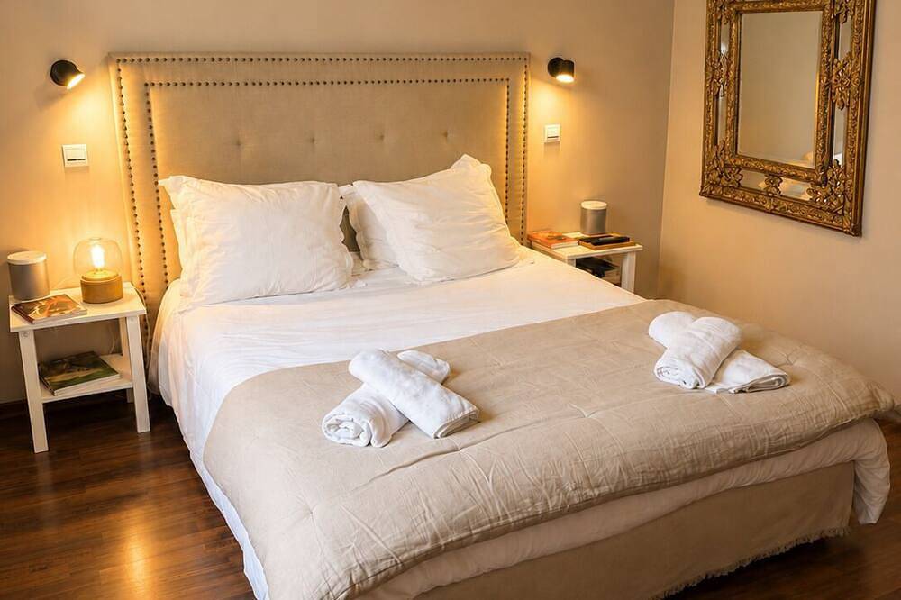 Appartement entier, La Liberté Cambrai – Terrasse privée, Home Cinéma, Parking & Expérience Premium in Cambrai, Département Nord
