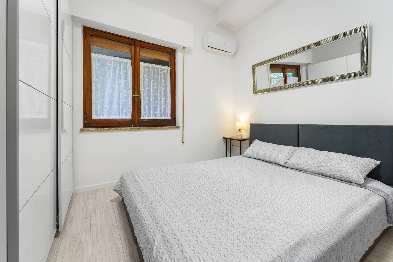 Entire apartment, Apartment 'Nr 2' with Shared Pool and Garden in Pula (Italy), Pula region