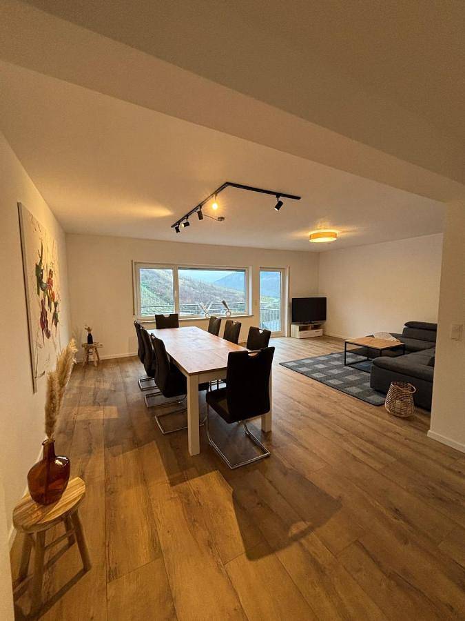 Ferienhaus für 12 Personen, mit Garten und Ausblick sowie Balkon