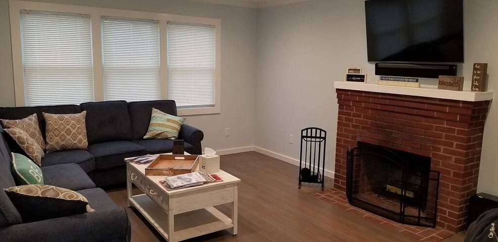 Vacation rental for 13 people, with yard and hot tub as well as pool in Fire Island