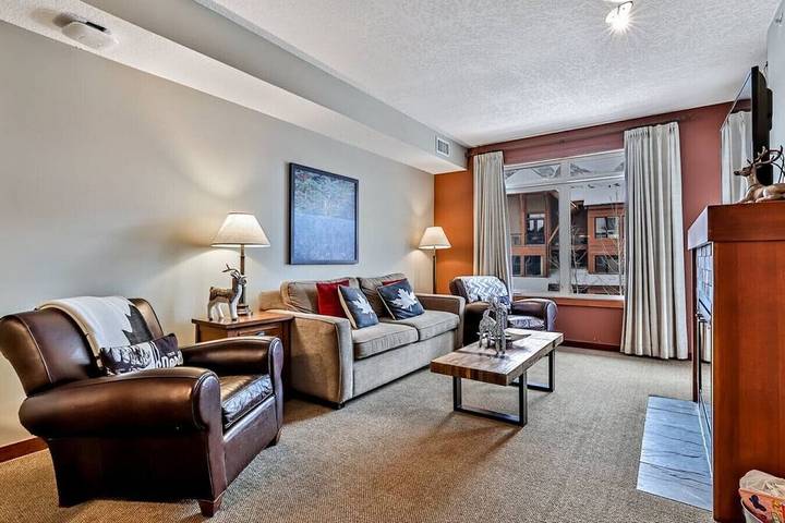 Gîte pour 7 personnes, avec piscine ainsi que jacuzzi et balcon à Canmore - 4