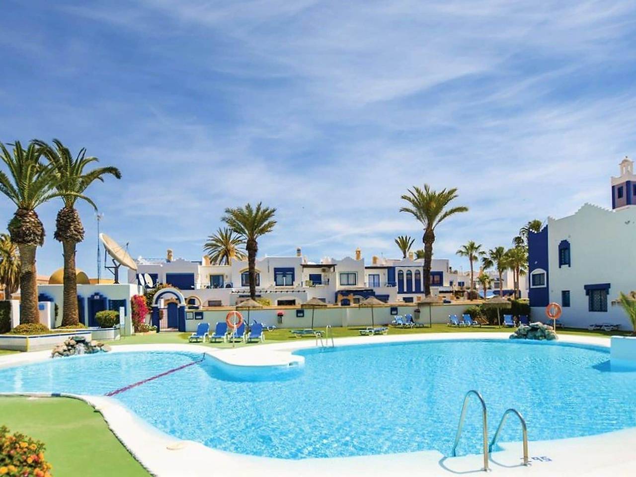 Villa en España cerca de playas hermosas in Roquetas de Mar, Costa de Almería