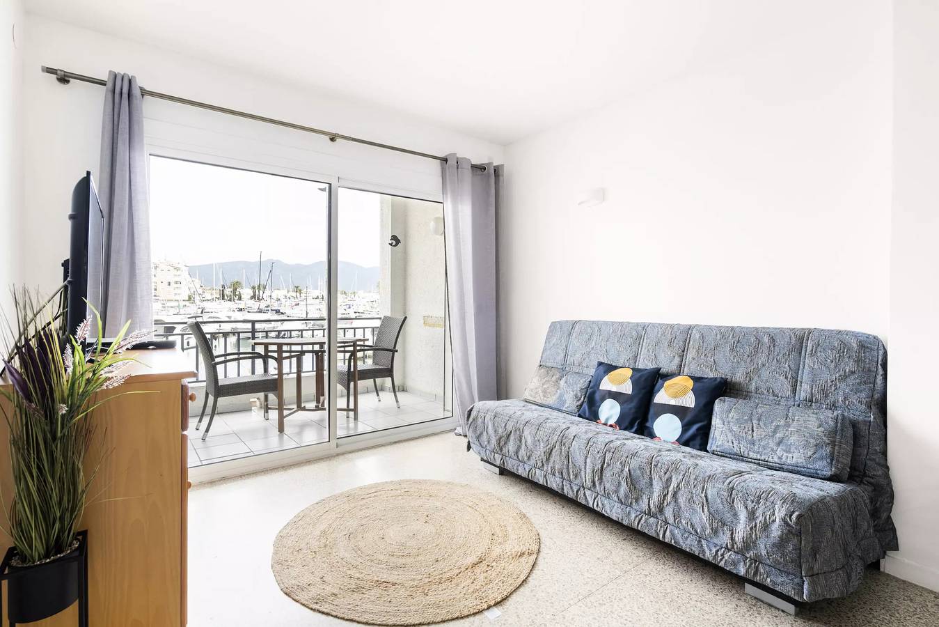 Entire apartment, Apartamento 100 Emp con vistas al canal in Empuriabrava, Upper Empordà