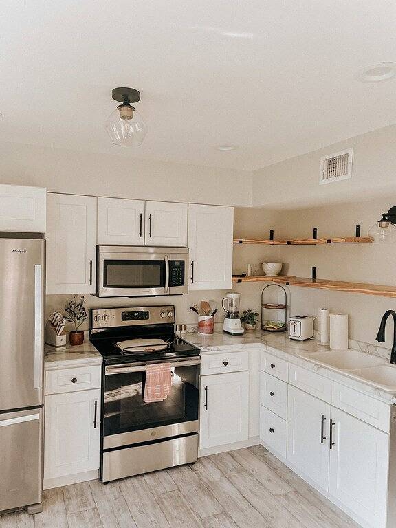 Golden Hour - Convenient 2 Br Townhouse in Nashville, Tennessee