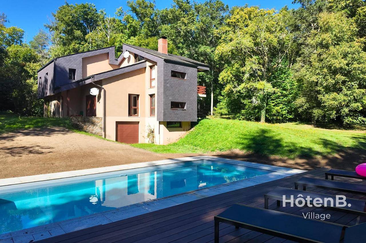 Villa Les Chabannes Pool Billiards & Leisure in Feytiat, Région de Limoges