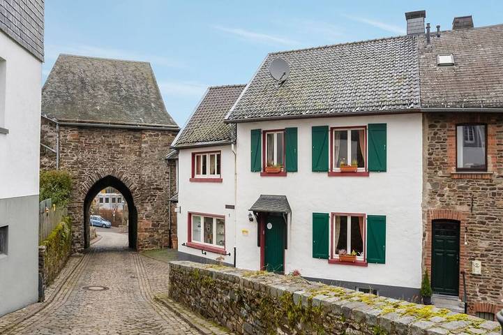 Ferienwohnung für 5 Personen, mit Garten und Balkon sowie Sauna und Whirlpool in Hellenthal