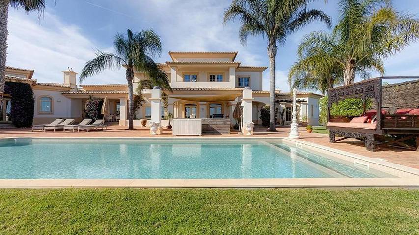 Villa für 9 Personen, mit Sauna und Garten sowie Pool und Terrasse in Santa Maria