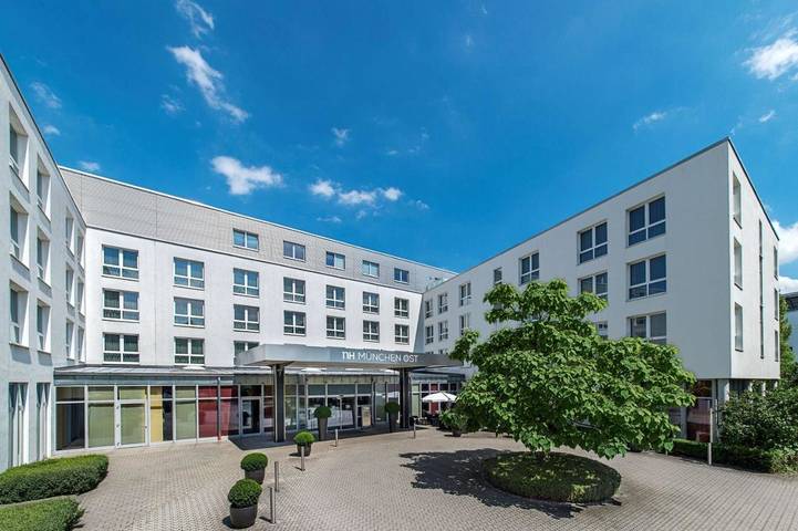 Hotel für 10 Personen, mit Terrasse und Garten sowie Sauna in Aschheim