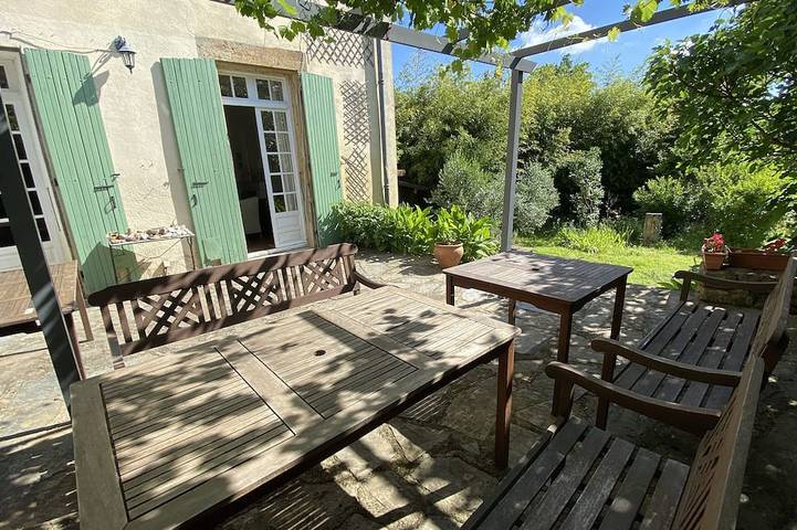Gîte pour 9 personnes, avec terrasse et jardin à Soulatgé