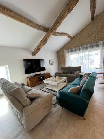 Gîte pour 9 personnes, avec piscine et terrasse ainsi que vue et jardin à Nanclars - 4