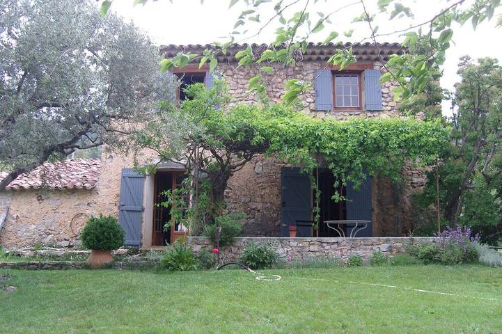Location de vacances pour 5 personnes, avec Terrasse et Jardin à Tourtour