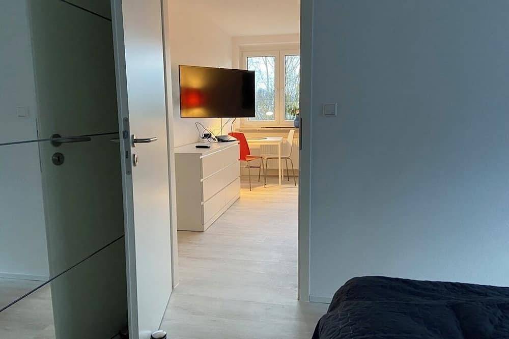 Ganze Wohnung, Gepflegte 2-Zimmer Dg-Wohnung (Süd-Balkon/Aufzug/Tg-Stellplatz) in Sindelfingen, Landkreis Böblingen