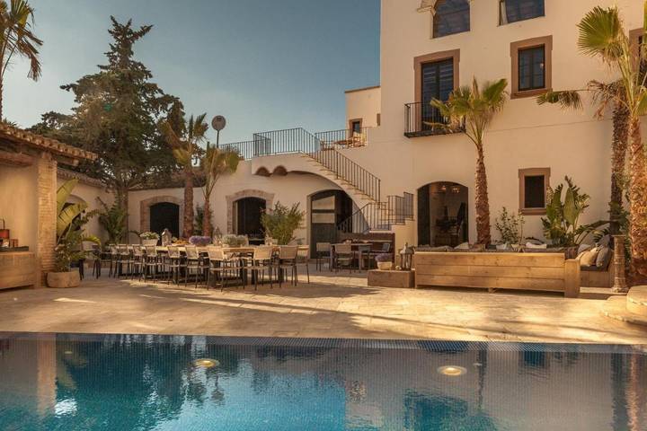Casa rural para 28 personas, con Balcón y Jacuzzi además de Terraza y Jardín en San Pedro de Ribas