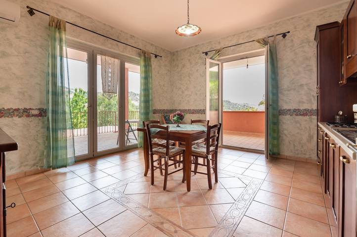 Villa "Filippa" with Mountain View, Private Terrace & Private Garden in Nicosia, Enna Province