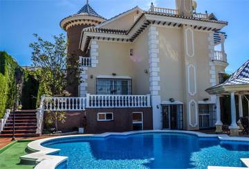 Chambre d’hôte pour 2 personnes, avec vue ainsi que jardin et piscine, animaux acceptés à Torre del Mar